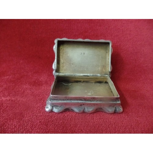 36 - STERLING SILVER SNUFF BOX, IN THE GEORGIAN STYLE,  BIRM 1920, CHARLES EDWIN TURNER - 51 GRAMS - 6.5C... 