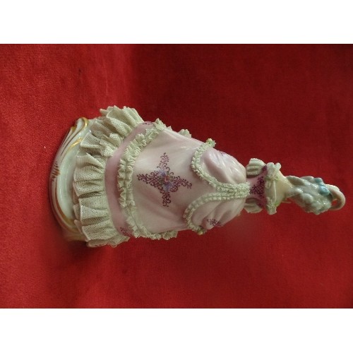 13 - A BEAUTIFUL MID TO LATE 20TH CENTURY NAPLES PORCELAIN FIGURINE OF A LADY WITH A FAN. LACEWORK FRILL ... 