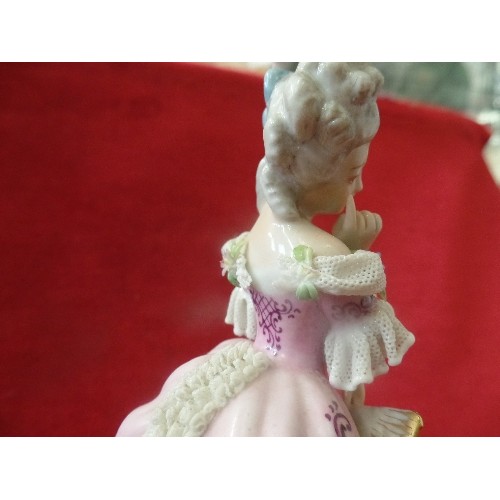 13 - A BEAUTIFUL MID TO LATE 20TH CENTURY NAPLES PORCELAIN FIGURINE OF A LADY WITH A FAN. LACEWORK FRILL ... 