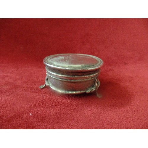 35 - EDWARDIAN SILVER DRESSING TABLE TRINKET BOX ON THREE FEET - BIRM HALLMARK RUBBED, TOGETHER WITH A SI... 