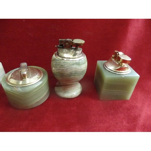 75 - 5 X RETRO 1970's ONYX TABLE LIGHTERS AND AN ONYX ASHTRAY