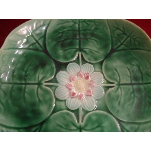 2 - A VICTORIAN MAJOLICA PLATE WITH LILY PAD DESIGN-  22CM DIA