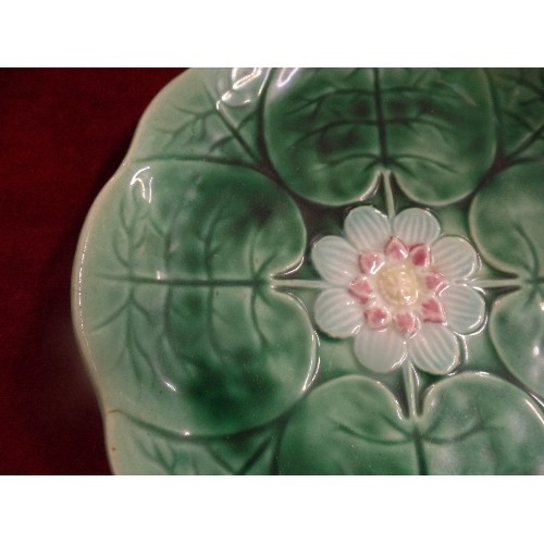 2 - A VICTORIAN MAJOLICA PLATE WITH LILY PAD DESIGN-  22CM DIA