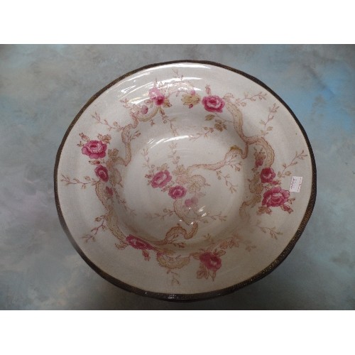 197 - A BEAUTIFUL DECORATIVE EARTHENWARE BOWL IN PALE GREY GLAZE, DECORATED WITH FLOWERS AND LACE PATTERN ... 