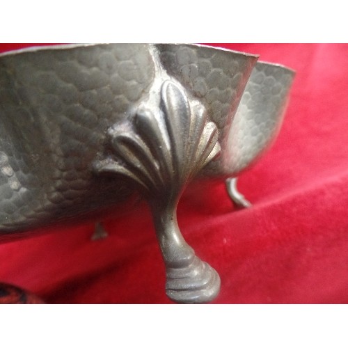 198 - AN ART NOUVEAU TUDRIC STYLE HAMMERED BOWL ON THREE FEET BY 