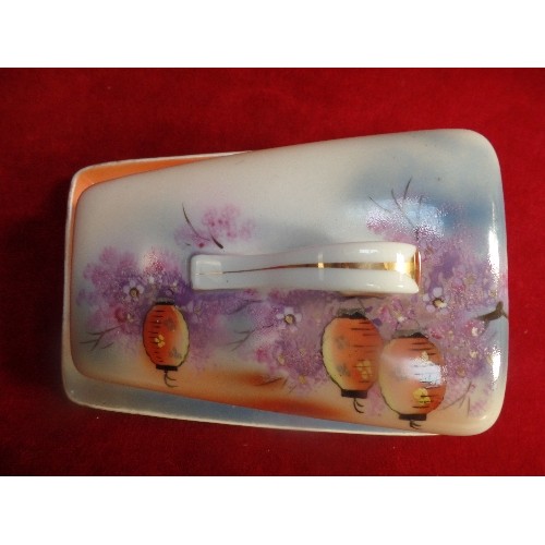 241 - A 1920'S OR 30'S NORITAKE PORCELAIN CHEESE DISH AND COVER DECORATED WITH JAPANESE PAPER LANTERNS