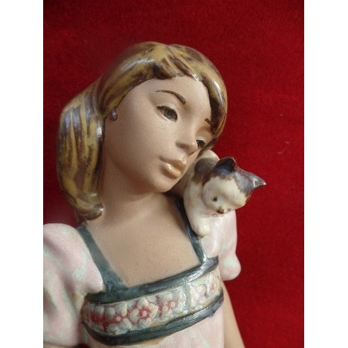 196 - A RARE LLADRO NAO PORCELAIN FIGURE 