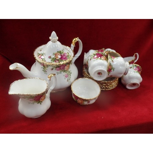 231 - ROYAL ALBERT OLD COUNTRY ROSES TEASET WITH TEAPOT, MILK AND SUGAR - 15 PIECES