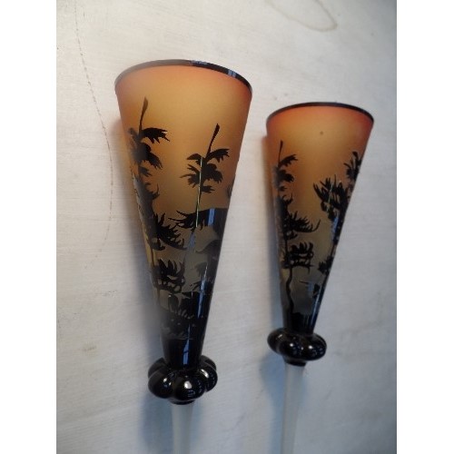 294 - PAIR OF VERY ELEGANT SCANDINAVIAN CAMEO GLASS CHAMPAGNE FLUTES IN SHADES OF AMBER AND BLACK - DECORA... 