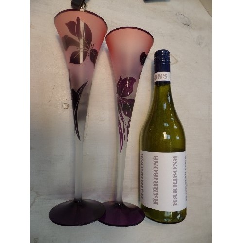 293 - PAIR OF VERY ELEGANT SCANDINAVIAN CAMEO GLASS CHAMPAGNE FLUTES IN SHADES OF PURPLE AND PINK - DECORA... 