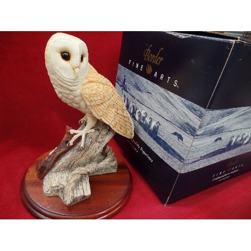 101 - BORDER FINE ARTS BARN OWL ON A POST, WITH BOX - 1998 - ON A WOODEN PLINTH. 26CM