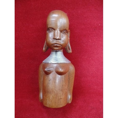 168 - A BEAUTIFULLY CARVED MID 20TH CENTURY WOODEN FIGURE OF AN AFRICAN WOMAN WITH NECK RINGS, POSSIBLY BY... 