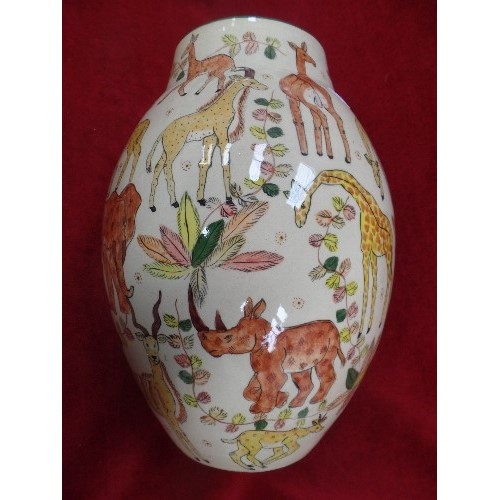 158 - A SUPERB AND LARGE AFRICAN STUDIO POTTERY VASE - HAND POTTED AND HAND PAINTED WITH WILDLIFE INCLUDIN... 