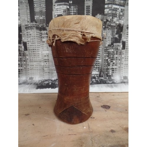 170 - A VINTAGE AFRICAN WOODEN TRIBAL DRUM OR DJEMBE - SKIN COVERED - GEOMETRIC CARVING - 30CM