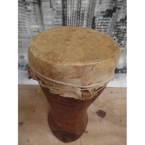 170 - A VINTAGE AFRICAN WOODEN TRIBAL DRUM OR DJEMBE - SKIN COVERED - GEOMETRIC CARVING - 30CM