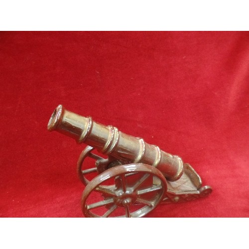 193 - VINTAGE IRON POKER STAND CANNON WITH LUSTRE FINISH - 21CM