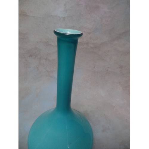 203 - A BEAUTIFUL 20TH CENTURY SCANDINAVIAN TURQUOISE CASED GLASS VASE - 34CM