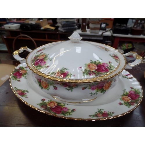 233 - ROYAL ALBERT OLD COUNTRY ROSES DINNER SERVICE - MOSTLY UNUSED CONDITION, SOME WITH ORIGINAL SHOP PRI... 