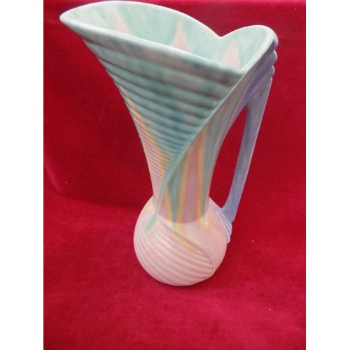 236A - A LARGE 1930'S SYLVAC ART DECO JUG VASE IN PINKS AND GREENS, No 1348 - CRACK AT TOP BUT SOUND AND GO... 