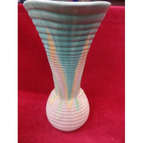 236A - A LARGE 1930'S SYLVAC ART DECO JUG VASE IN PINKS AND GREENS, No 1348 - CRACK AT TOP BUT SOUND AND GO... 