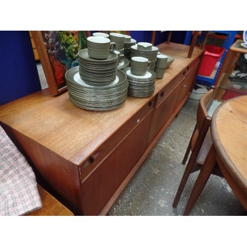 257 - STYLISH 1960'S TEAK SIDEBOARD  BY DALESCRAFT FURNITURE IN THE DANISH STYLE - PART RECESSED HANDLES, ... 