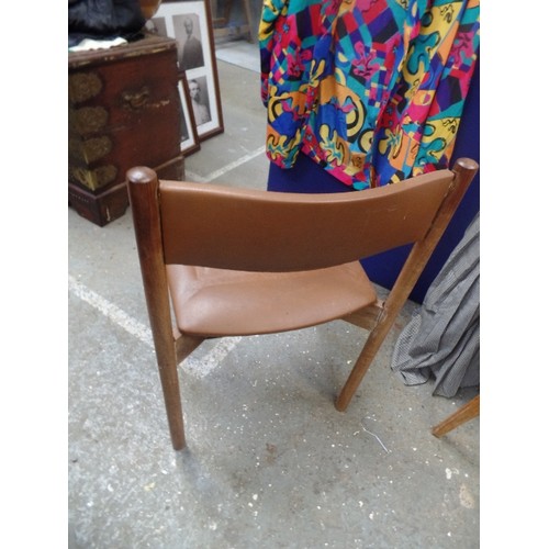 259 - SET OF 8  MID CENTURY DANISH STYLE TEAK DINING CHAIRS WITH CURVED BACKS - TAN COLOURED VINYL UPHOLST... 