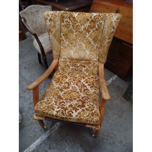 259A - A VERY STYLISH MID CENTURY WING ARMCHAIR WITH BEECH FRAME - POSSIBLY BY PARKER KNOLL -ON ORIGINAL CA... 