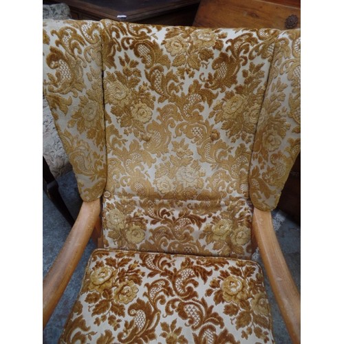 259A - A VERY STYLISH MID CENTURY WING ARMCHAIR WITH BEECH FRAME - POSSIBLY BY PARKER KNOLL -ON ORIGINAL CA... 