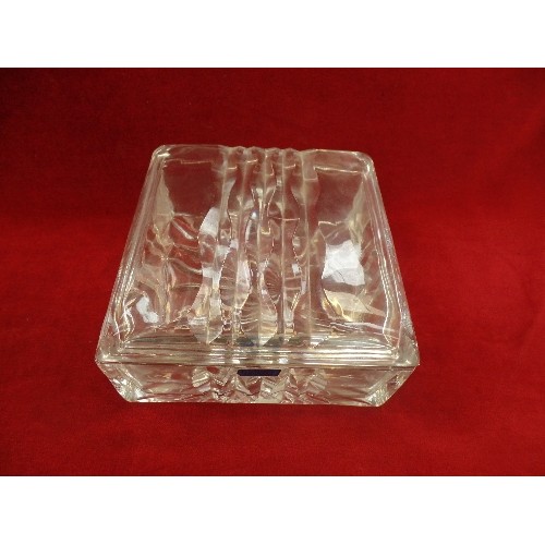 291A - A LEAD CRYSTAL TABLE BOX BY VIOLETTA POLAND, WITH LABEL - 18CM X 9CM - CHIP TO ONE CORNER OF BASE