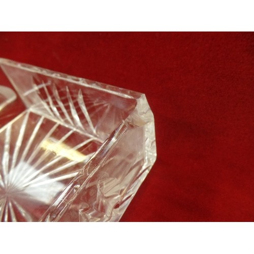 291A - A LEAD CRYSTAL TABLE BOX BY VIOLETTA POLAND, WITH LABEL - 18CM X 9CM - CHIP TO ONE CORNER OF BASE