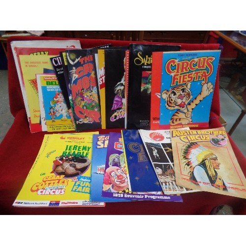 302 - A GOOD COLLECTION OF CIRCUS PROGRAMMES 1970'S TO 90'S INC AUSTEN BROTHERS, RUSSIAN CIRCUS, CIRCUS WO... 