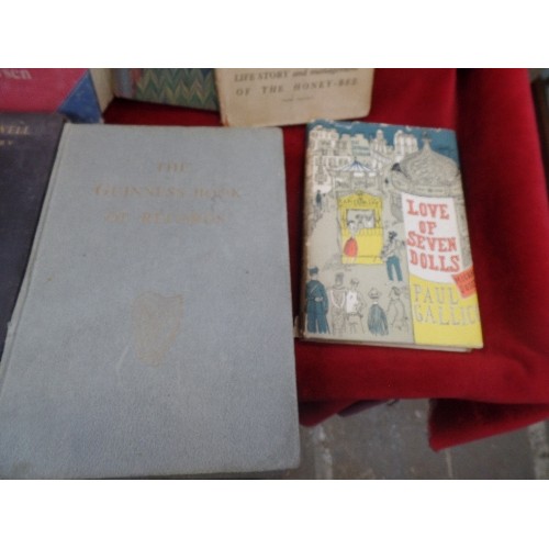 304 - GROUP OF INTERESTING VINTAGE BOOKS INCLUDING 