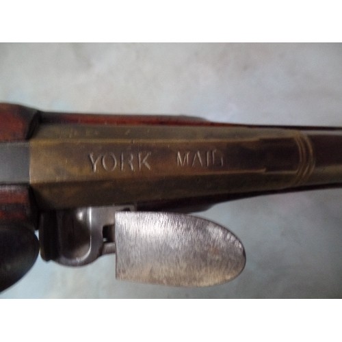 90A - HEAVY FLINTLOCK 'MAIL-COACH BLUNDERBUSS' GUN. VERY GOOD QUALITY REPLICA. THE BRASS BARREL MARKED 'YO... 