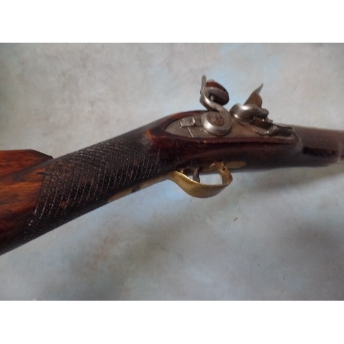 90A - HEAVY FLINTLOCK 'MAIL-COACH BLUNDERBUSS' GUN. VERY GOOD QUALITY REPLICA. THE BRASS BARREL MARKED 'YO... 