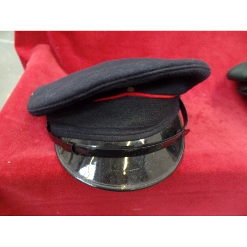 90B - 4 X VINTAGE MILITARY DRESS HATS. 2 ARE NAVY/BLACK WITH RED PIPING, A DARK GREEN, AND A WHITE WITH BL... 