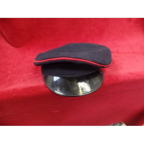 90B - 4 X VINTAGE MILITARY DRESS HATS. 2 ARE NAVY/BLACK WITH RED PIPING, A DARK GREEN, AND A WHITE WITH BL... 