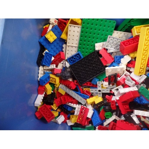 192C - QUANTITY OF VINTAGE LEGO.