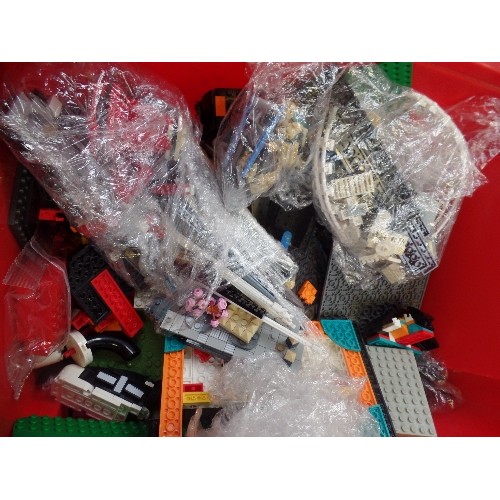 192D - QUANTITY OF VINTAGE MIXED LEGO & MEGABLOX. TOGETHER WITH SOME OTHER TOY BITS & BOBS.