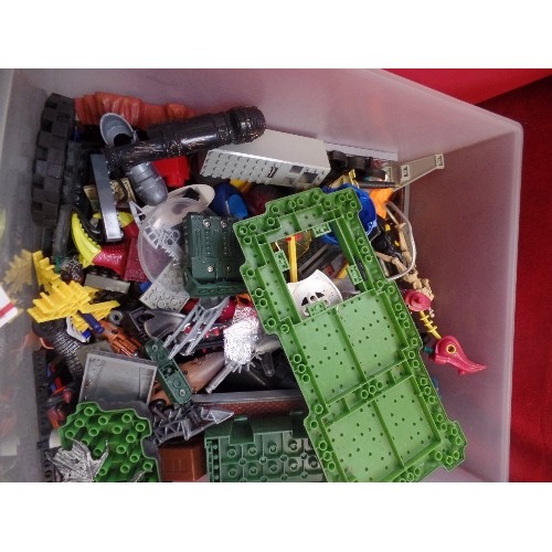 192D - QUANTITY OF VINTAGE MIXED LEGO & MEGABLOX. TOGETHER WITH SOME OTHER TOY BITS & BOBS.