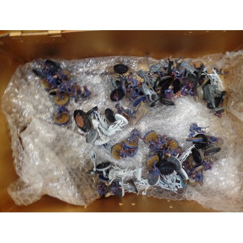 192G - WARHAMMER. LARGE QUANTITY OF ITEMS, INCLUDES PARTLY-MADE FIGURES, ALSO THE ORIGINAL BOXES, INC AGE O... 