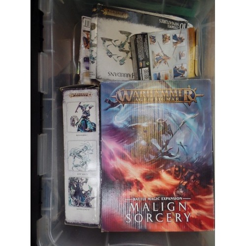 192G - WARHAMMER. LARGE QUANTITY OF ITEMS, INCLUDES PARTLY-MADE FIGURES, ALSO THE ORIGINAL BOXES, INC AGE O... 