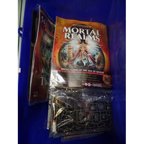 192H - WARHAMMER. MORTAL REALMS-AGE OF SIGMAR. LARGE QUANTITY OF ITEMS [2 CRATES & A TUB] INCLUDES PACKETS ... 