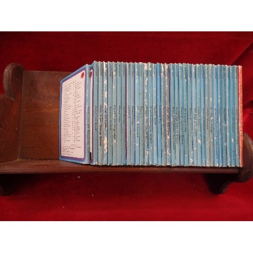 319D - COLLECTION OF 35 LADYBIRD HISTORY BOOKS - 1960's AND 70's IN A VINTAGE SOLID OAK BOOKSTAND