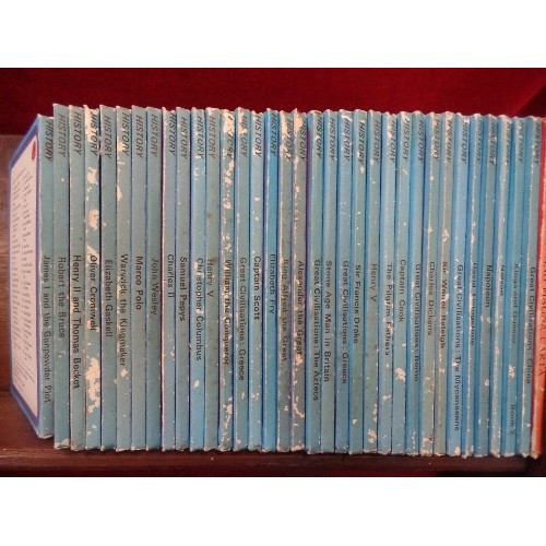 319D - COLLECTION OF 35 LADYBIRD HISTORY BOOKS - 1960's AND 70's IN A VINTAGE SOLID OAK BOOKSTAND