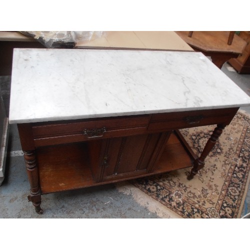 446 - EDWARDIAN AMERICAN WALNUT WASH STAND. WITH MARBLE TOP. 2 DRAWERS AND CENTRAL CUPBOARD. 107CM W.