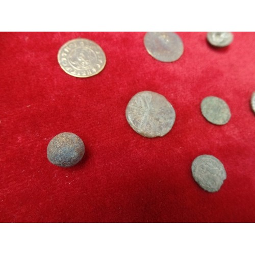 94G - COLLECTION OF ROMAN COINS AND TRADING TOKENS IN A TIN - INCLUDES GERMAN BRASS JETTON TOKEN