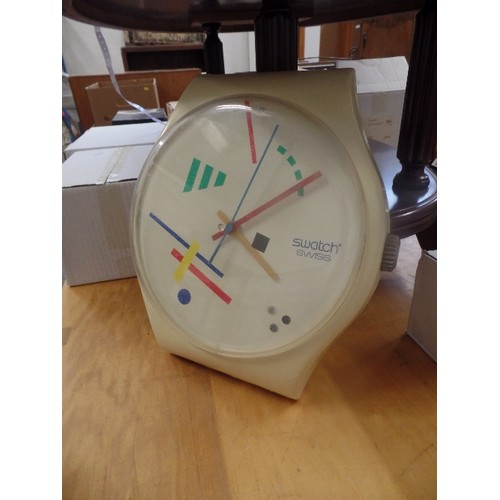 98 - ORIGINAL SWATCH CLOCK AG-1987 [WORKING] CREAM WITH RETRO ABSTRACT DESIGN.