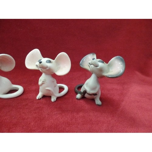 78 - MID-CENTURY 1950'S FAMILY OF NODDING-HEAD MICE.