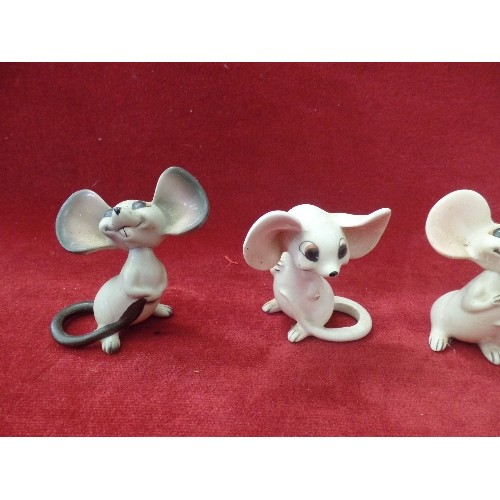 78 - MID-CENTURY 1950'S FAMILY OF NODDING-HEAD MICE.