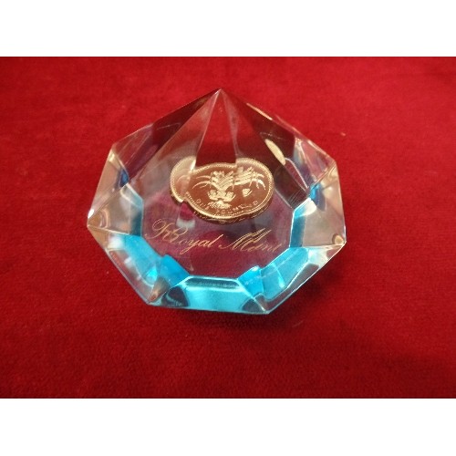 76 - 2 X ROYAL MINT FACETED GLASS PAPERWEIGHTS. EACH WITH A £1 COIN.